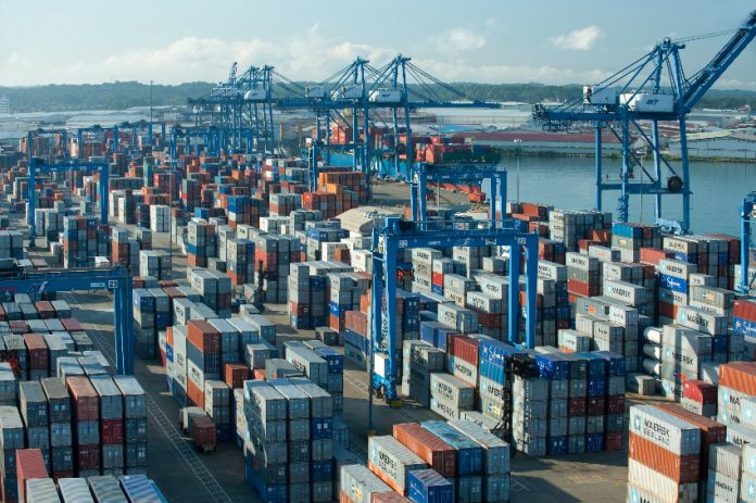 Los ingresos por exportaciones no petroleras de enero fueron de US$39,880 millones según el INEGI. (Depositphotos: Puerto de Manzanillo, uno de los puertos comerciales más importantes de México).